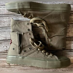 LEVI’S HIGH TOP FOREST GREEN SNEAKERS MENS SIZE 8